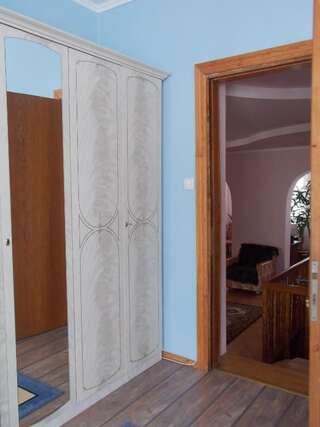 Гостевой дом Sadyba U Olgy Яремче Трехместный номер с балконом-6